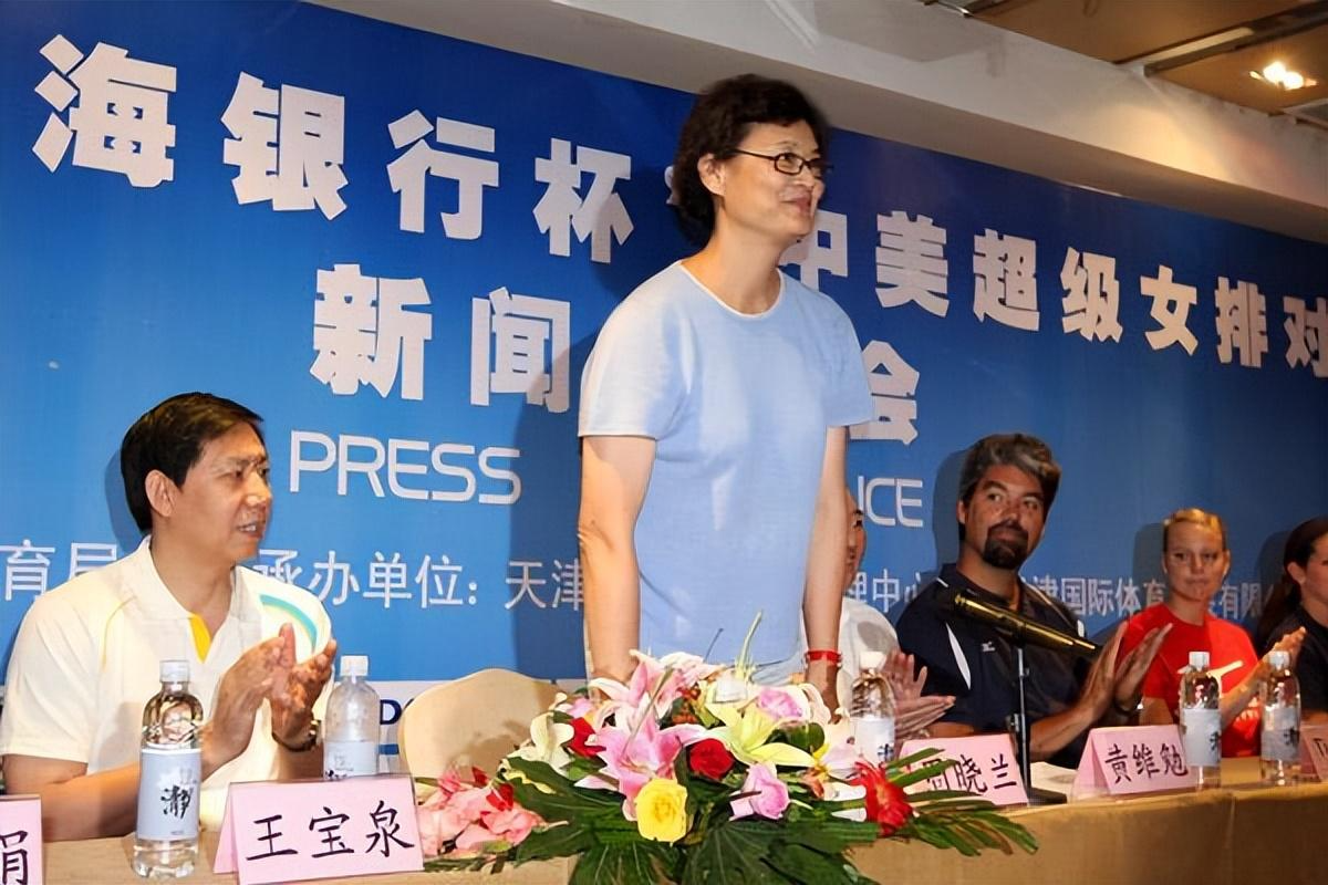 "女排明星"周晓兰:丈夫是男排名将,辞官赴美28年,现在怎样了