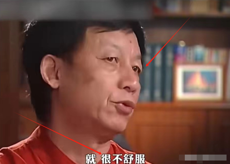 名嘴刁难易中天,没想到每句都被怼,连自己都笑了,网友:说得好