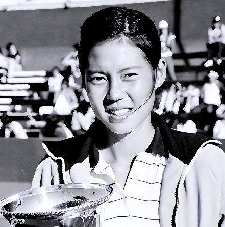 体坛"败类"胡娜,赛前背叛队友加入美国,晚年回国改行举办画展