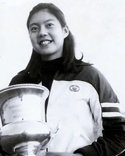 体坛"败类"胡娜,赛前背叛队友加入美国,晚年回国改行举办画展