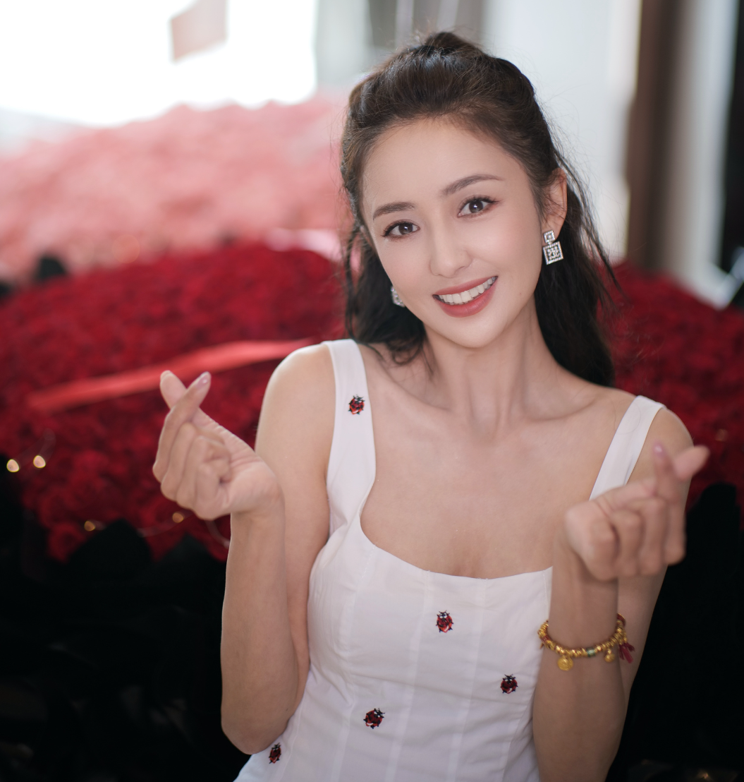 杨幂真说对了!和陈思诚离婚三年的佟丽娅,彻底改变了