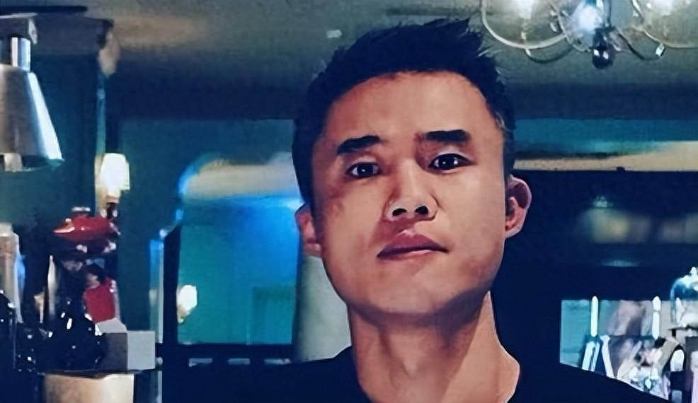 武大教授周玄毅:婚内多次出轨,前任是圈内女星,他为何如此不忠