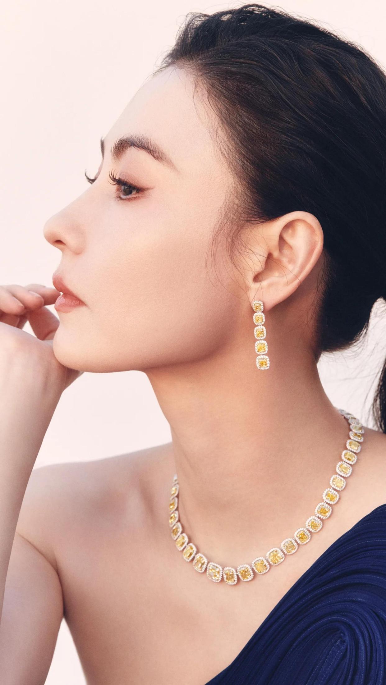 美女壁纸—一袭蓝色礼服的张柏芝