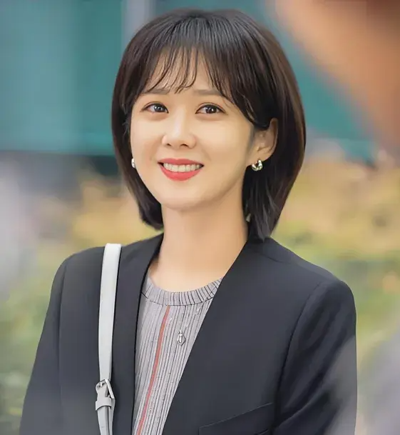 43岁张娜拉近况曝光,短发蓝裙青春洋溢,笑容甜美,网友心动不已