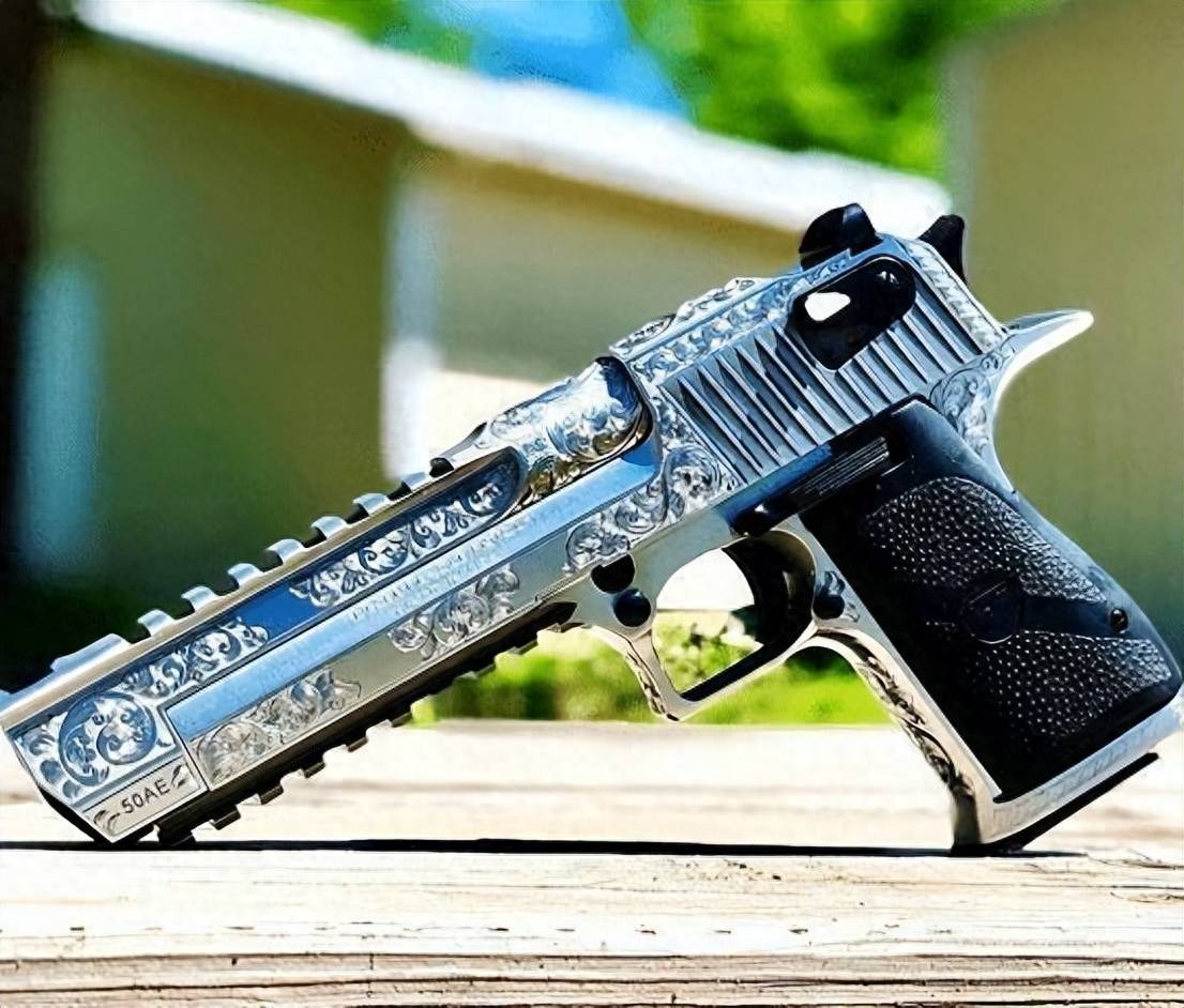 枪论:没人能拒绝沙漠之鹰,特别是黄金版!揭秘史上最帅手枪!