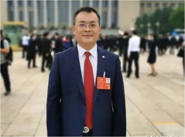 2025年福耀玻璃权力交接:曹德旺退休,太子曹晖接棒,女婿叶舒十年掌舵