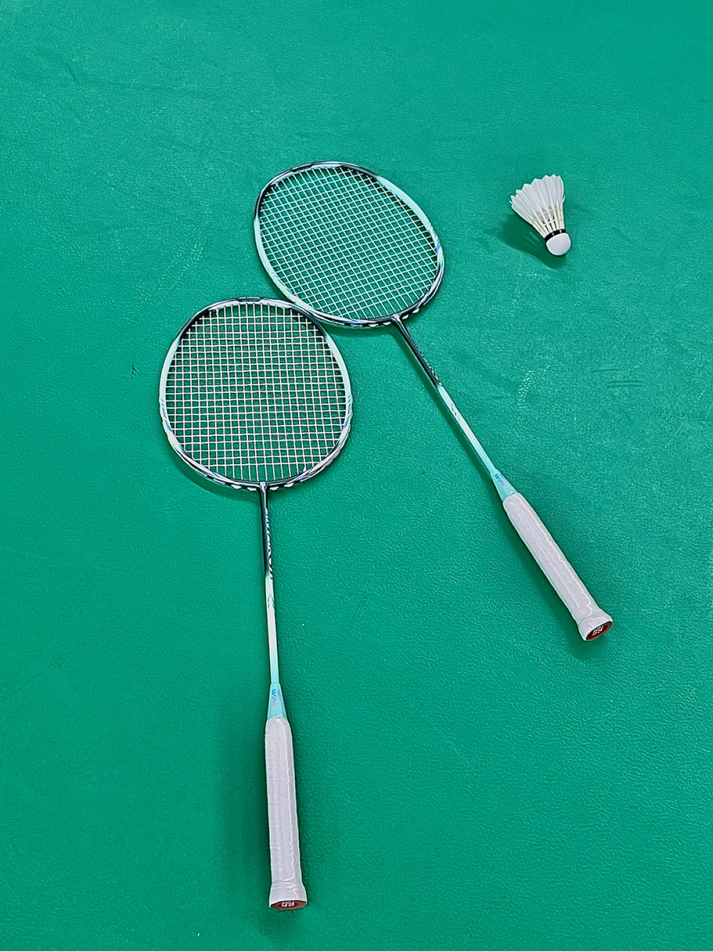 适合我们这种初级上手的 推荐入 南极风羽毛球拍