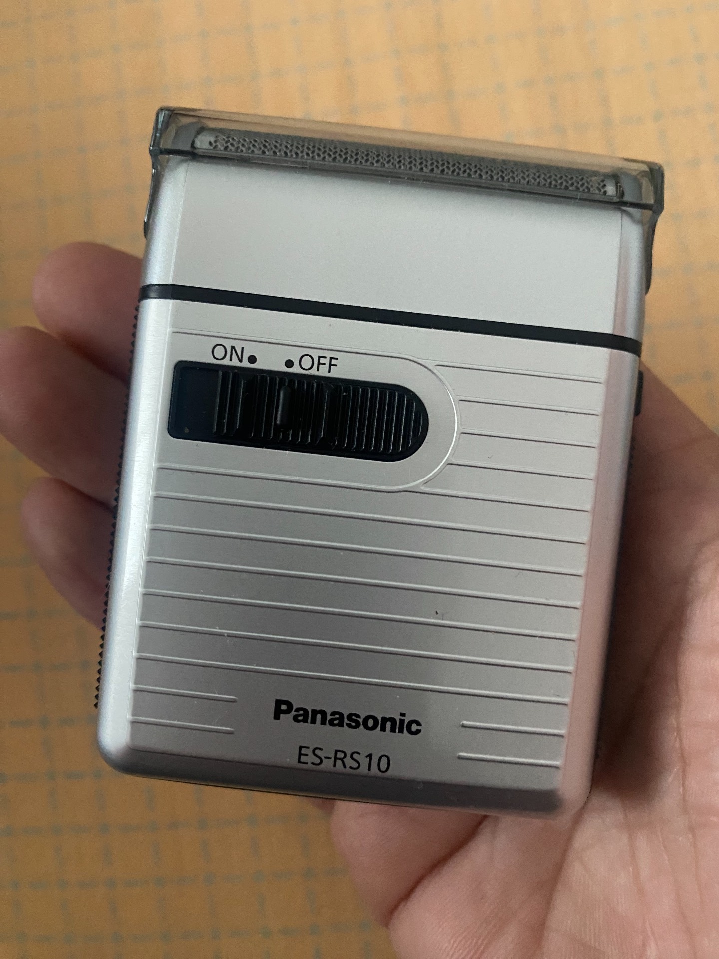 推荐类# panasonic松下往复式电动剃须刀 纯进口 无需充电 两节5 很 