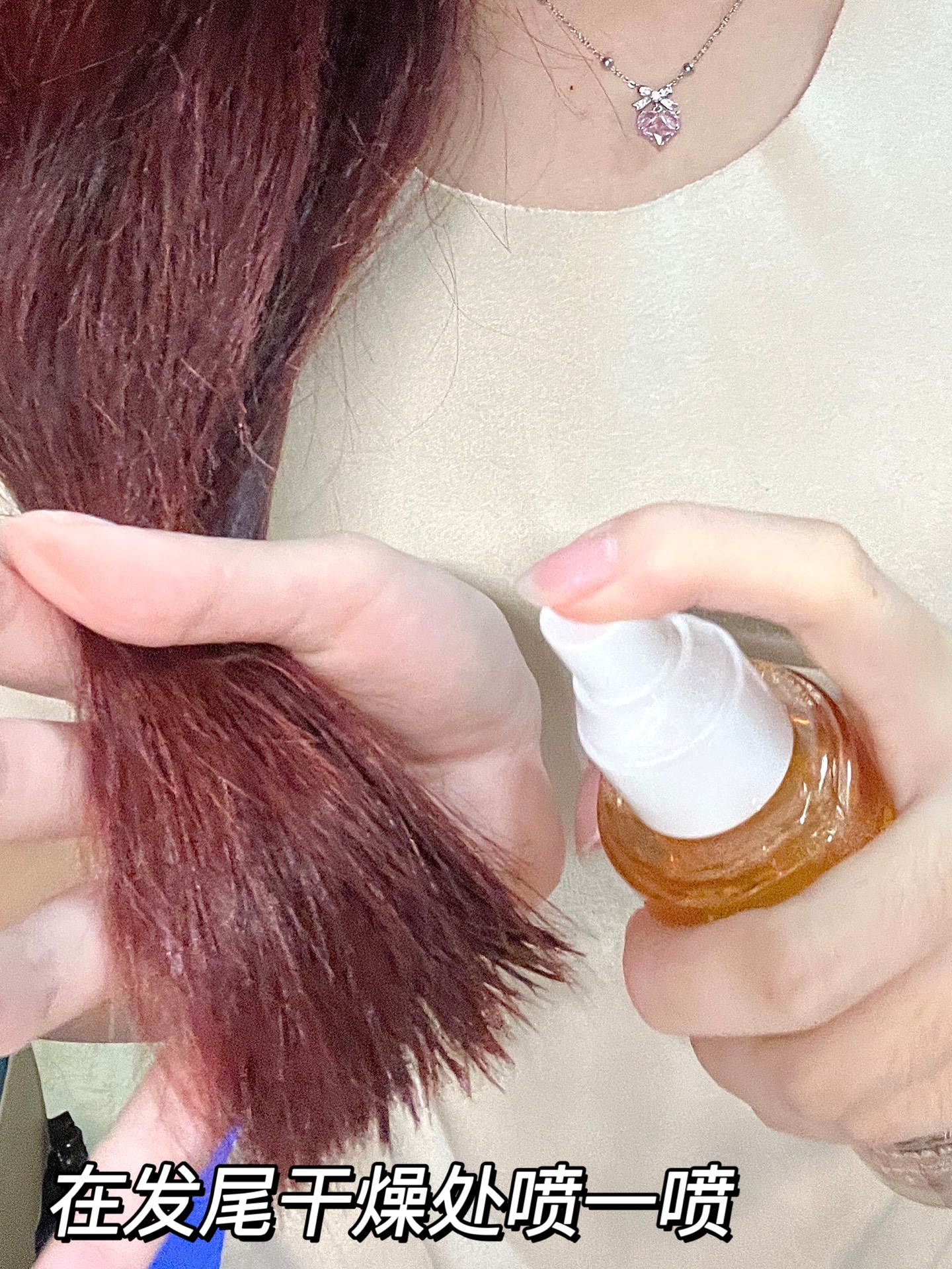 每次在头发七分干的时候我会喷上去