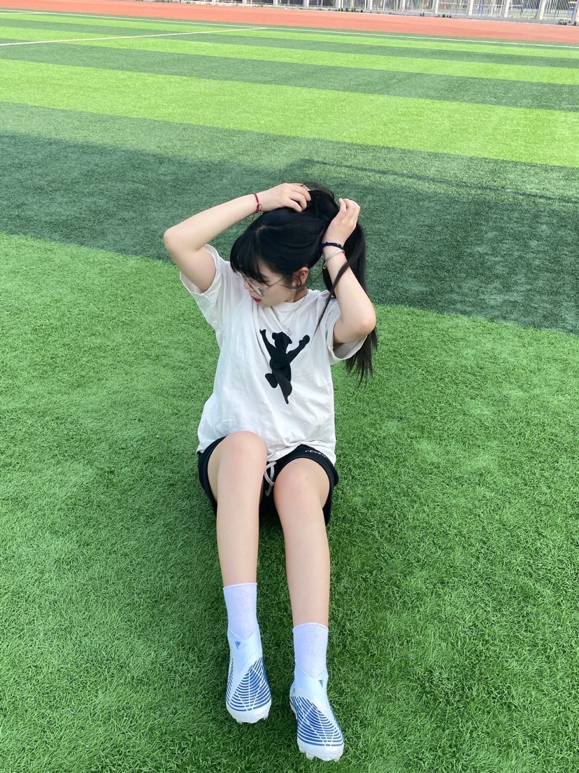 我14岁女生的脚初中生的脚初中女生脚初中女生的脚14岁初中生的脚丫