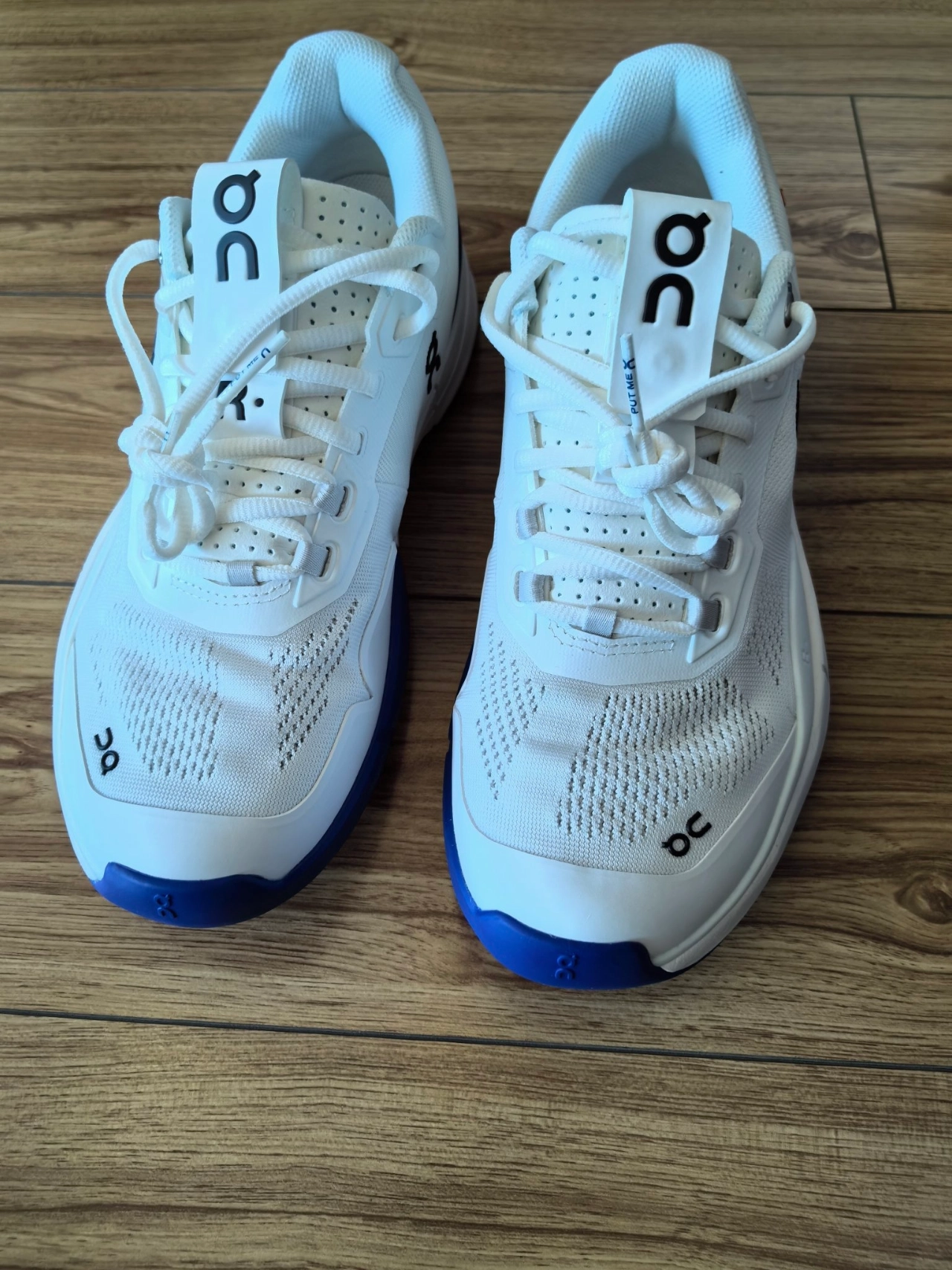 听朋友推荐这双费德勒联名款昂跑,当时觉得很