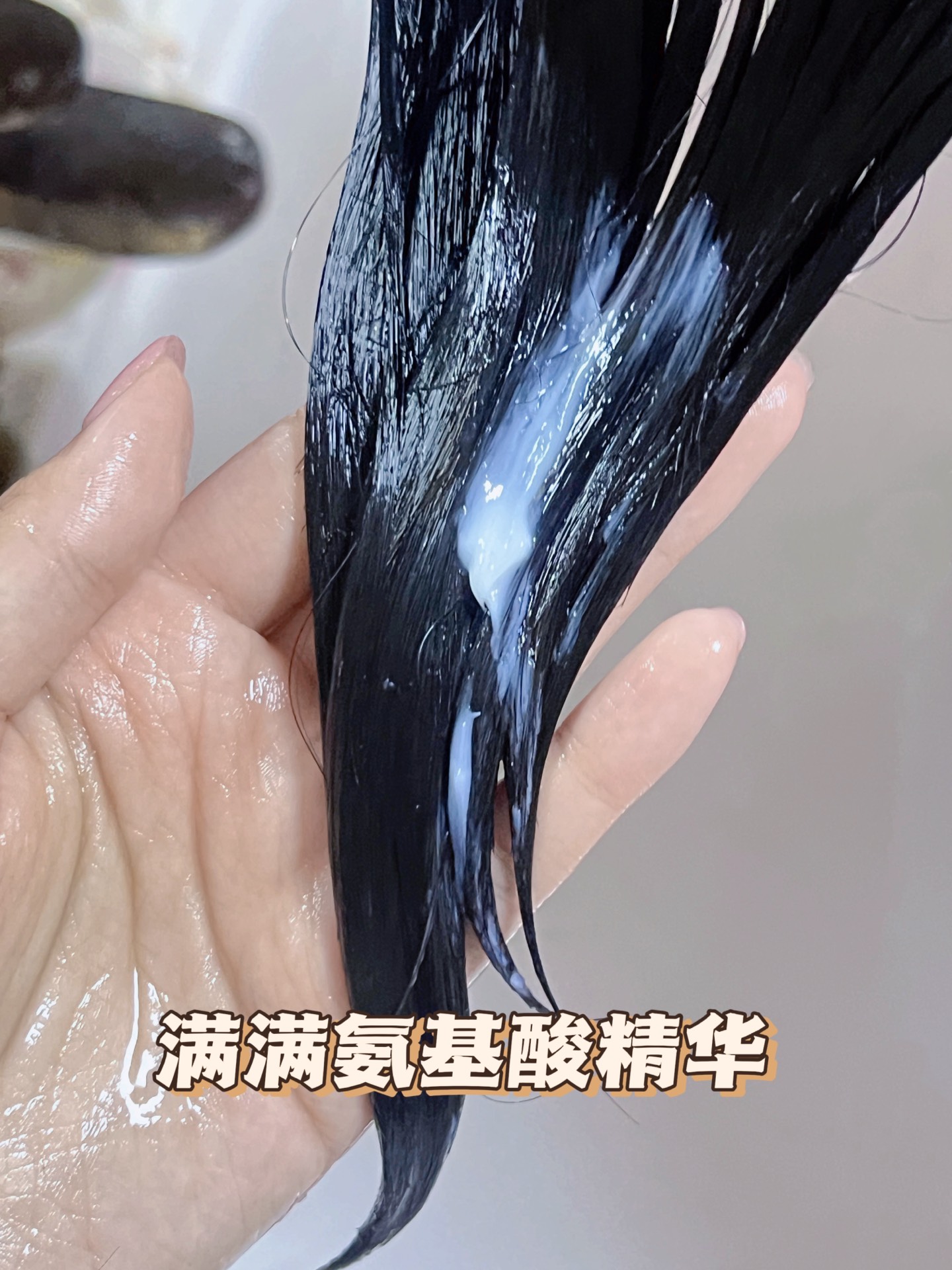 但是最近看到闺蜜的黑长直真的狠狠羡慕了经常烫染的头发容易干枯