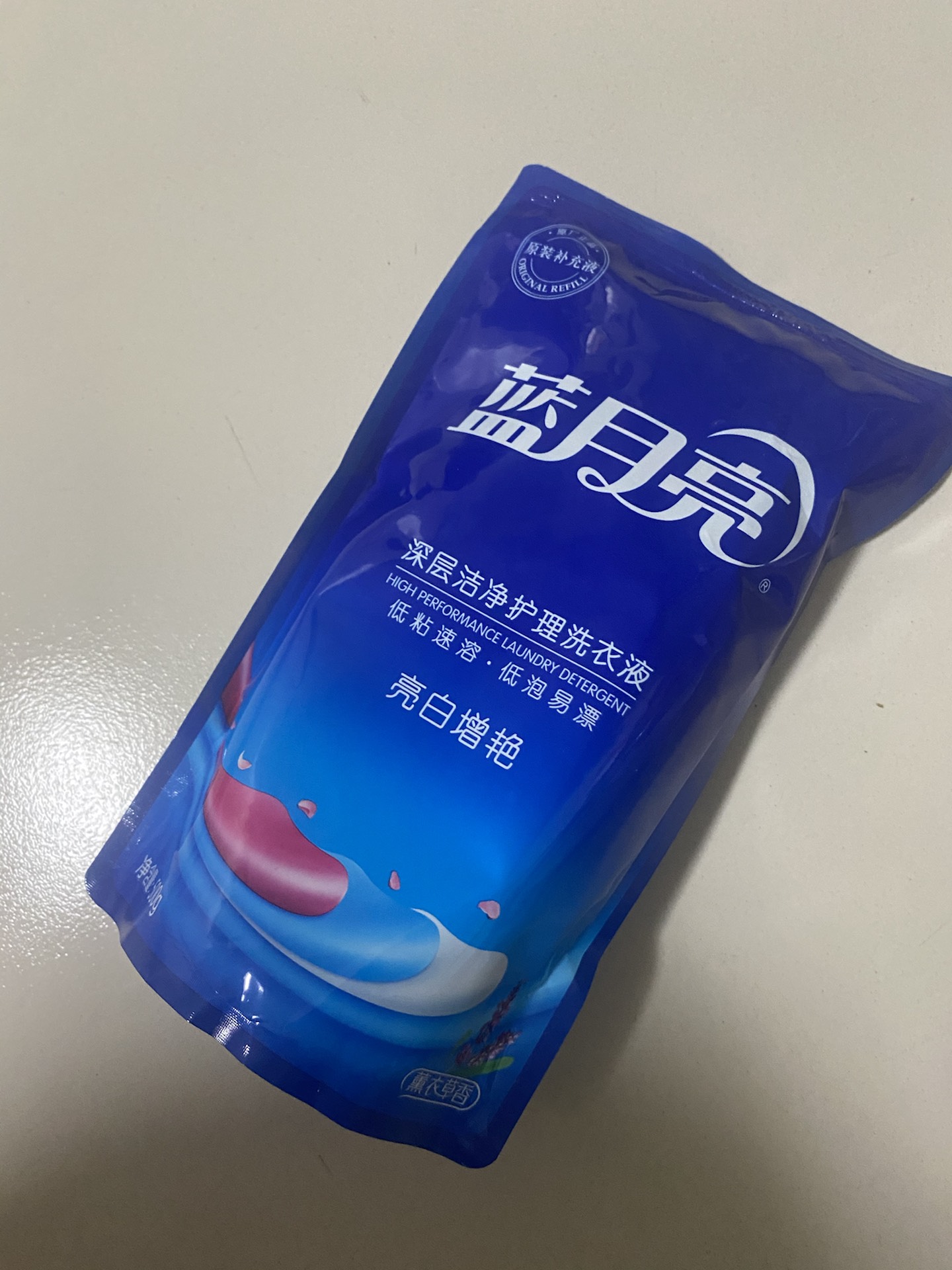 得物刚好有优惠券,于是我就在蓝月亮官方旗舰店购买了洗衣液补充装