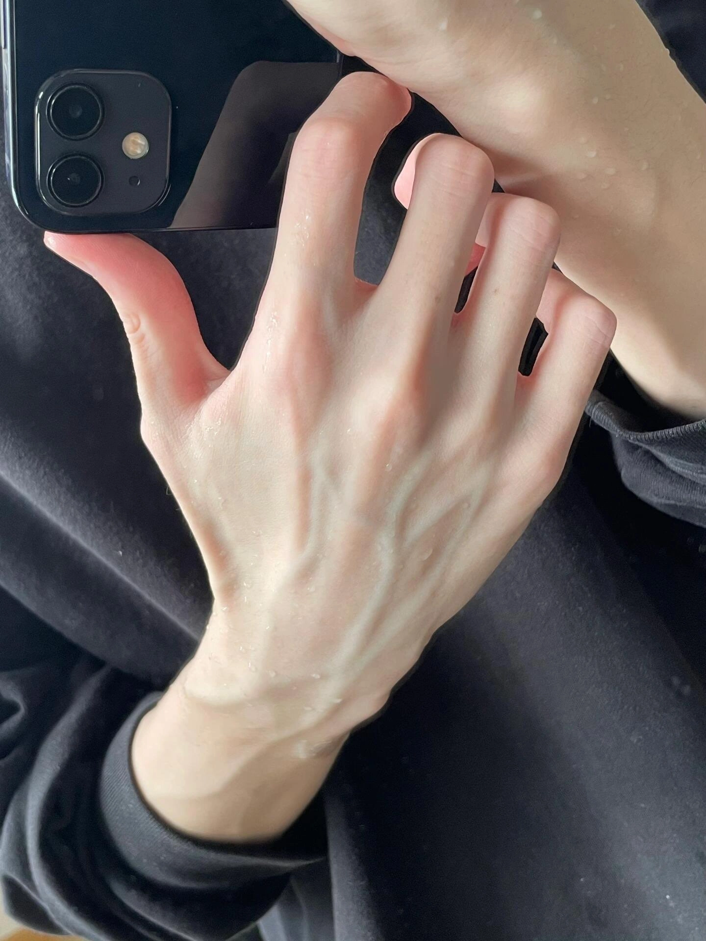 真实帅哥的手男生的手图片大手男士手指自拍实拍八块腹肌的手指男人的