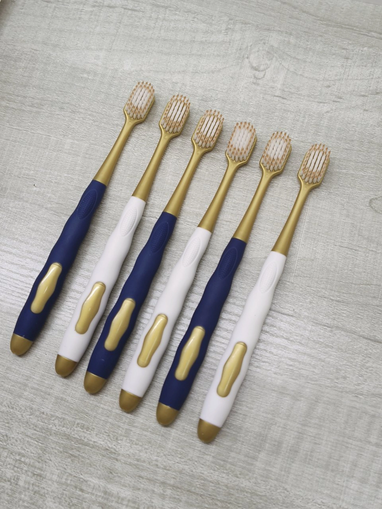 推荐类# 这个软毛牙刷用起来很舒服,大小也合适,毛质不软不硬刚刚好