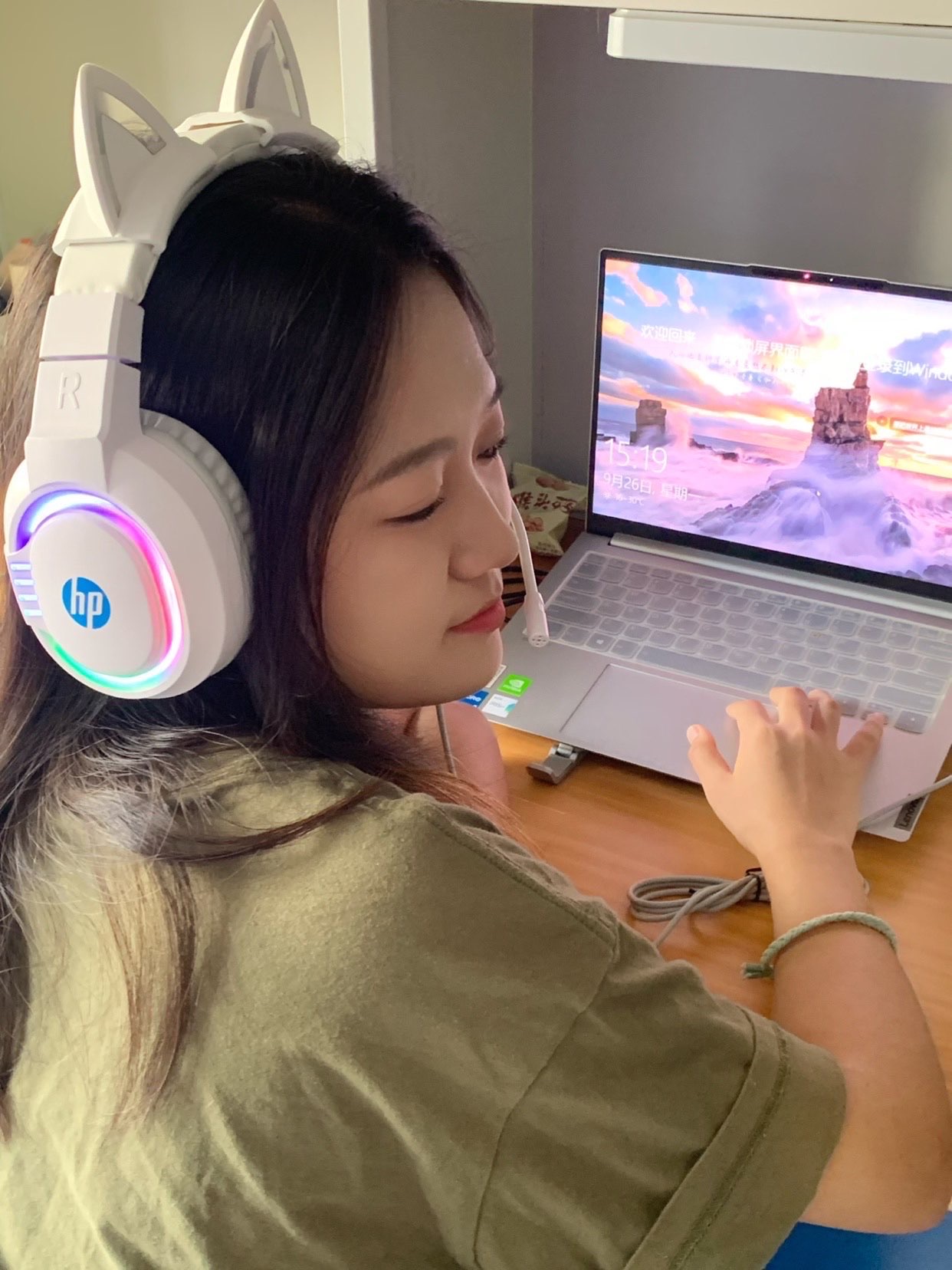 猫耳朵可爱软萌 让你戴上耳机秒变电竞大神 耳机闪光自带氛围感不 