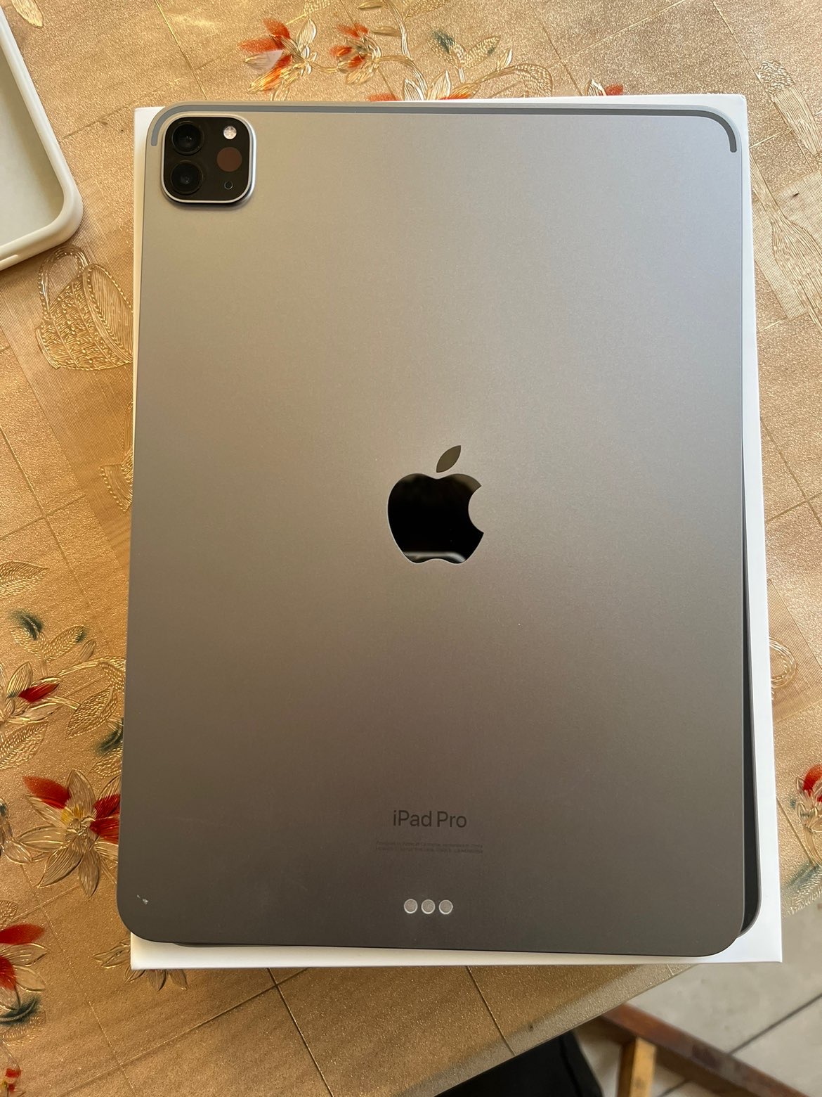 推荐类 ipad pro 不错 很流畅 m2芯片就是强没买的快买吧