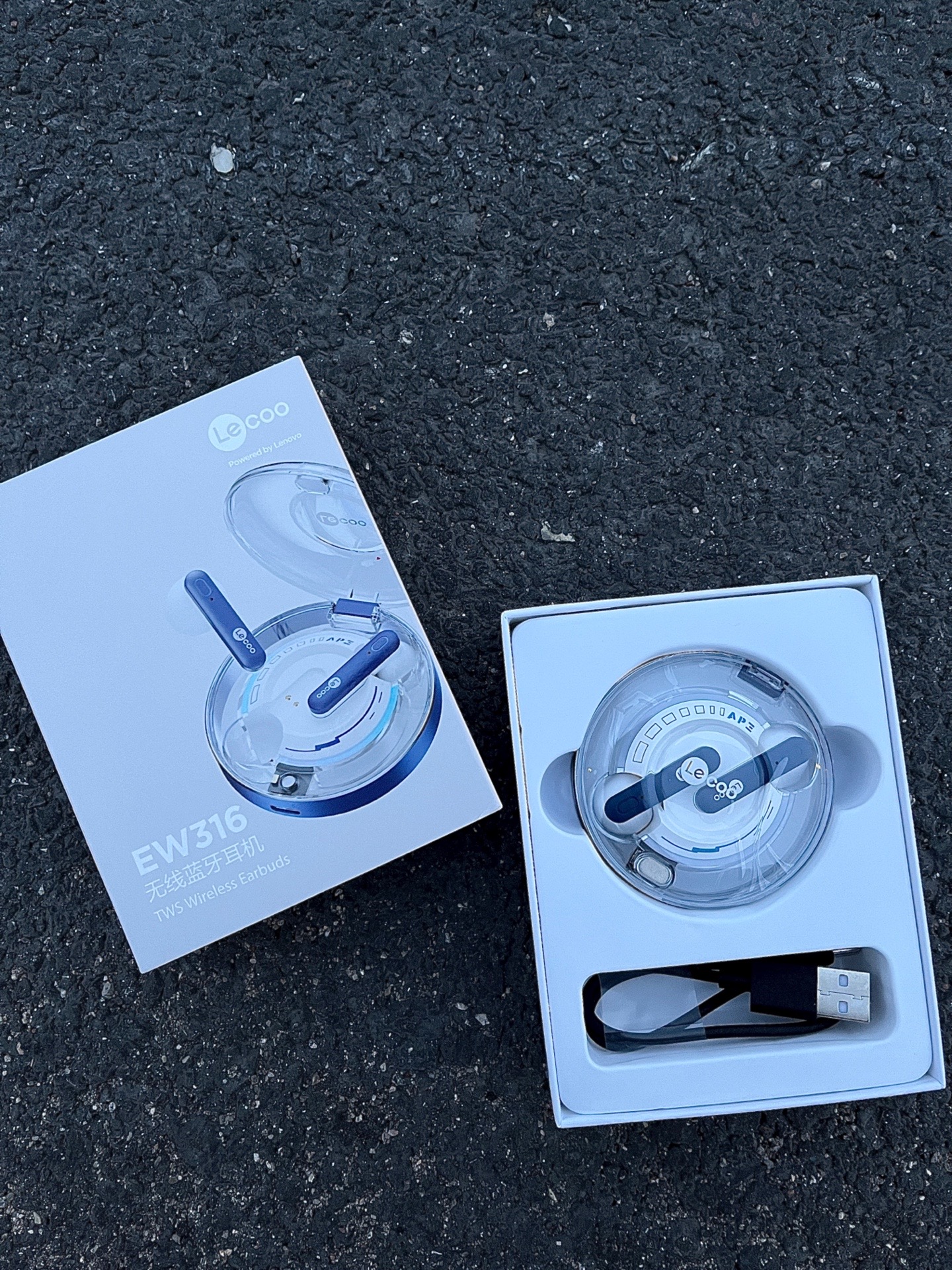 推荐类 最近淘到一个贼帅的蓝牙耳机 亮白色透明外壳 一打开就有一