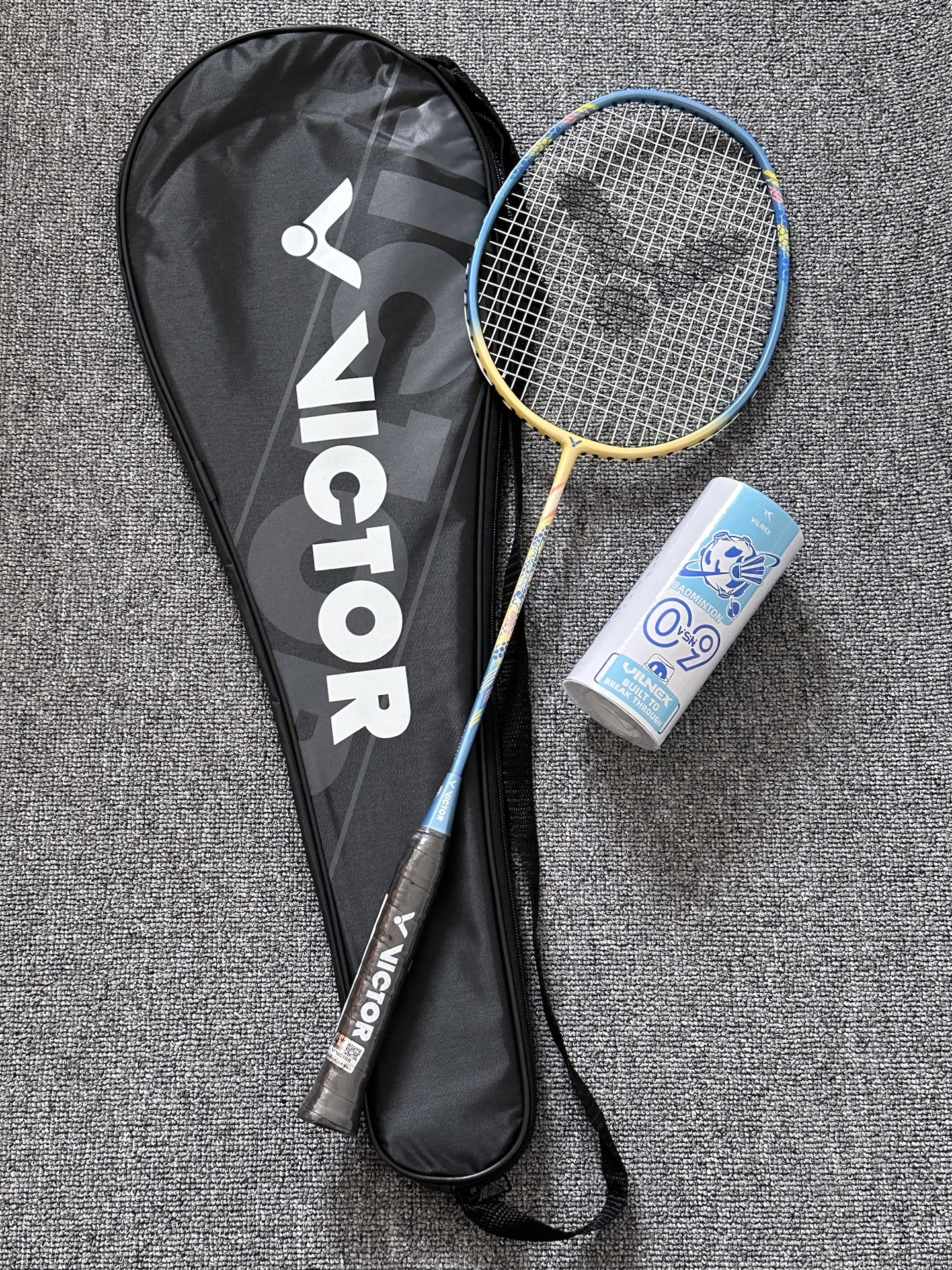 推荐类# 虽然我技术不怎么样,但是球拍得美美哒 黄蓝配色我觉得很