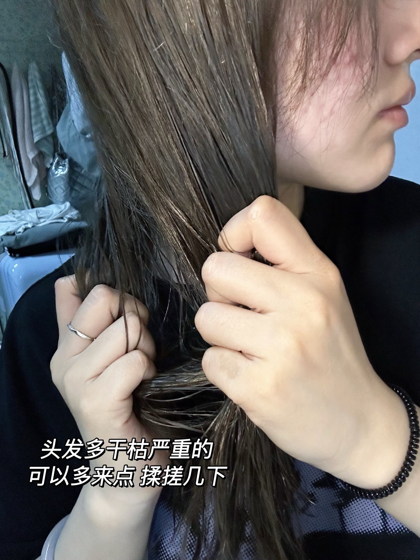 推荐类 由于我老是烫头发搞的头发真的毛毛躁躁 次数多的话发尾净後