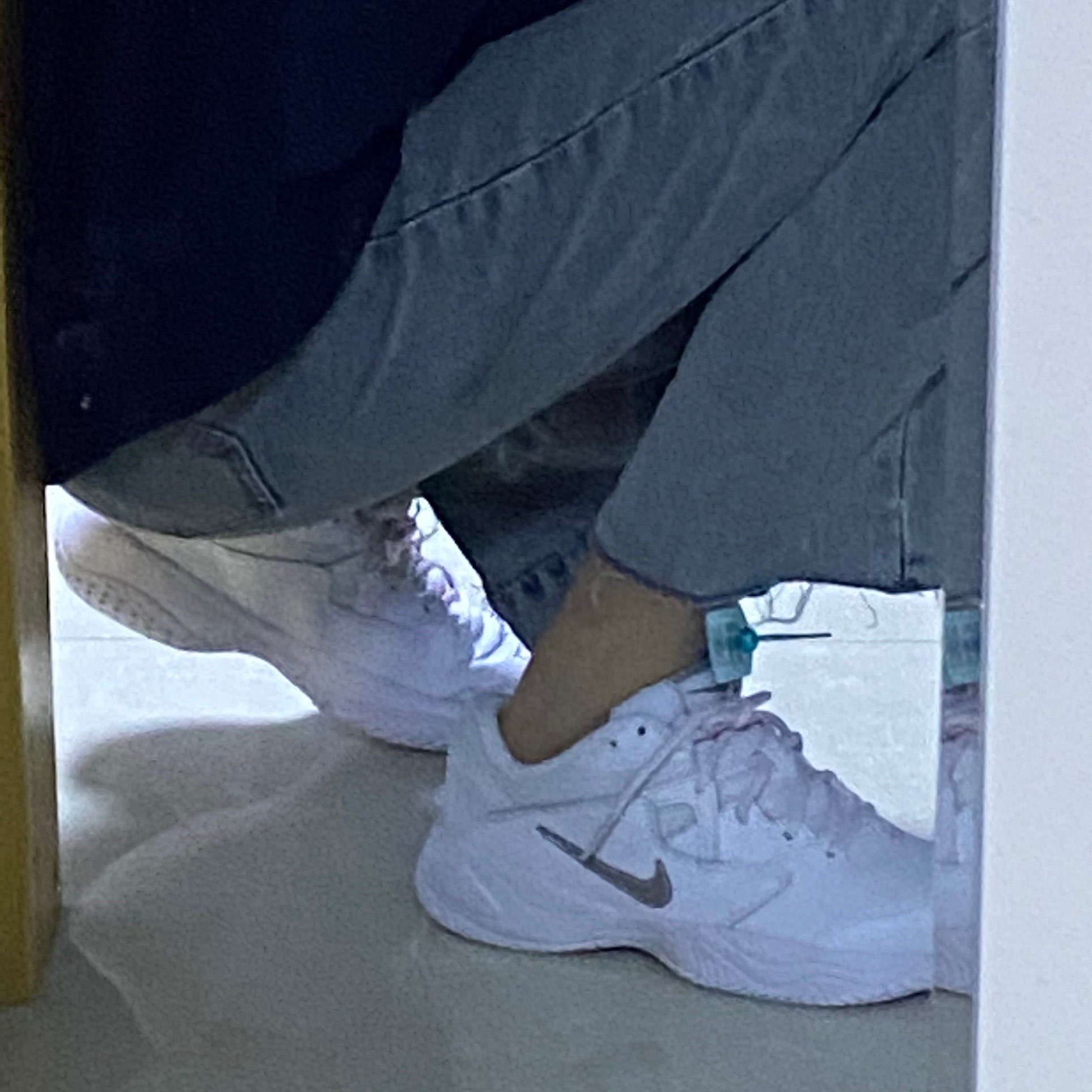 大家快买 就是物流有点慢 耐克zoom air技术是一种高效的缓震系统,它