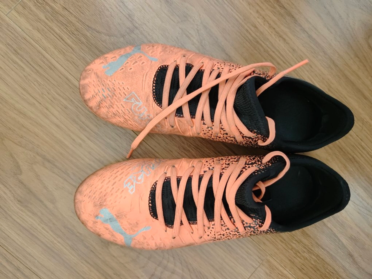 推荐类# 这双puma future mg是我踢足球以来感受还不错的球鞋,足球