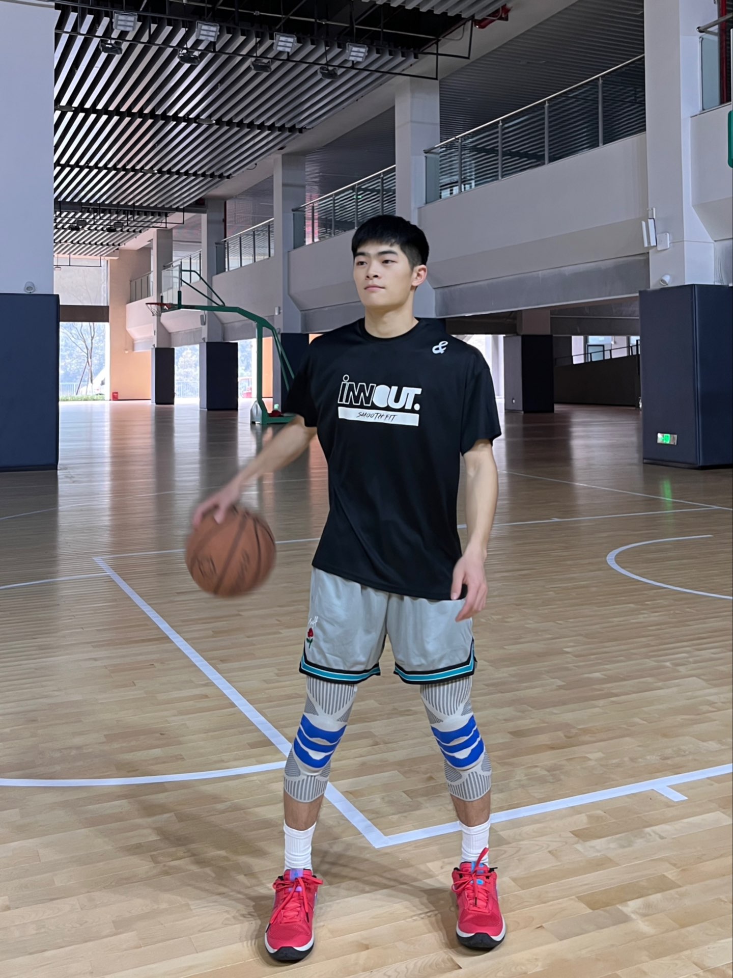推荐类# hello 大家好 这里是爱打球的图图 最近打球太频繁了 变向