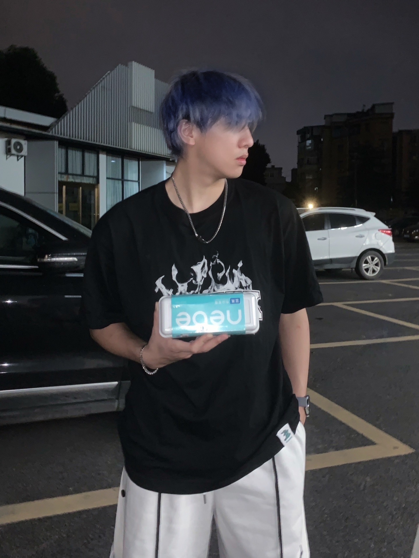 个发色快掉完了 发色非常的略显尴尬 于是打算用这款nebe蓝黑色染发膏