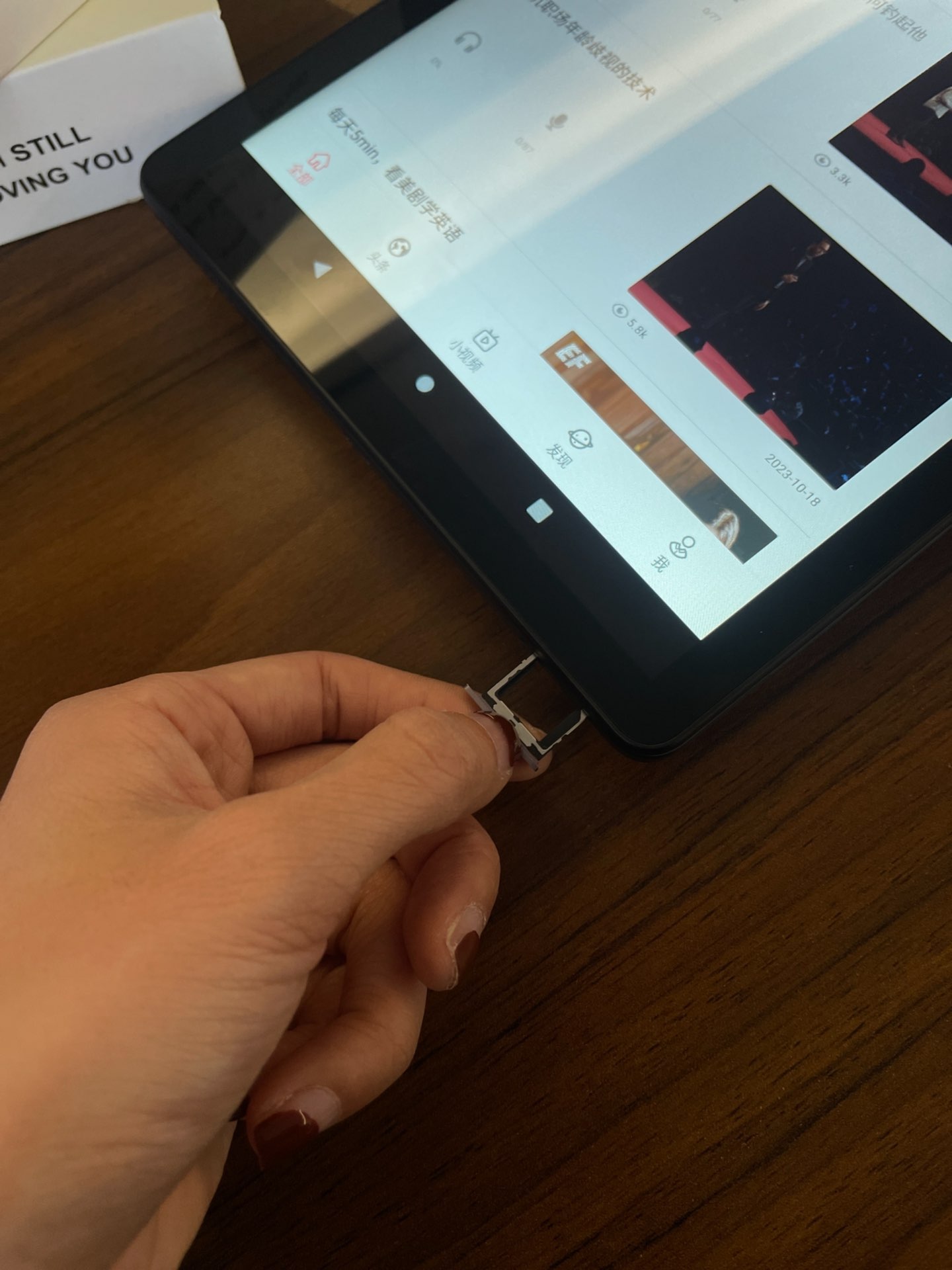不再为手机和平板之间的切换而烦恼双卡双待插卡功能同时使用两张