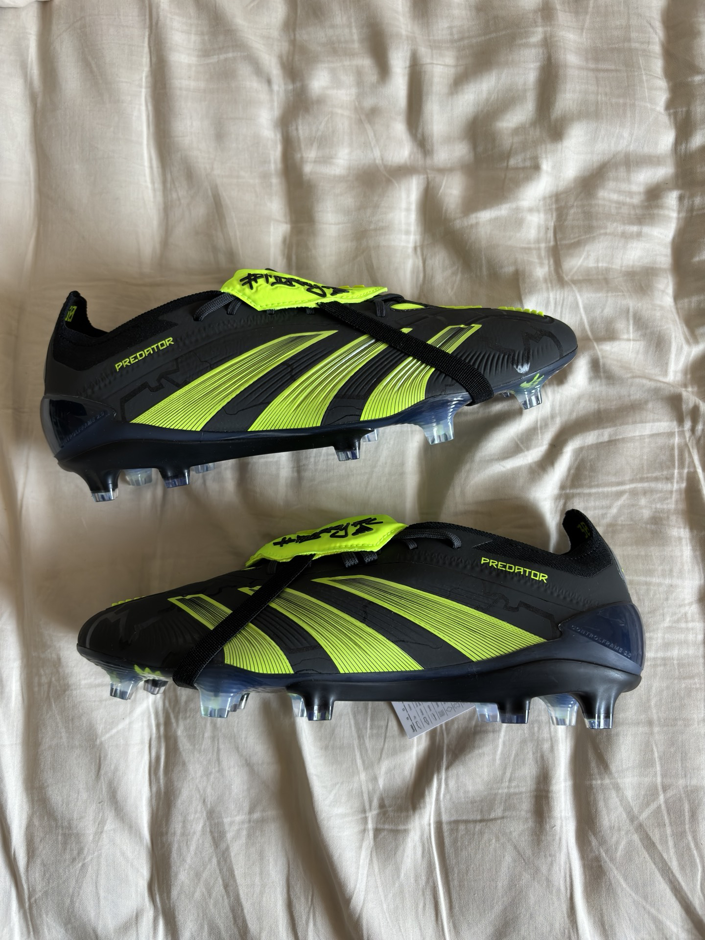 推荐类 adidas predator猎鹰与英国说唱歌手stormzy联名限量款貌似