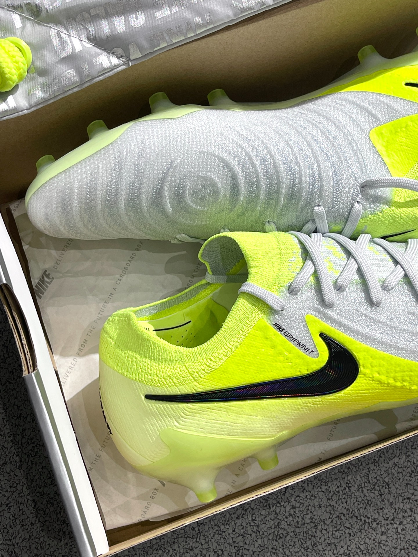 nike|phantom gx 2 elite 足球鞋 灰黄色实物开箱嘎嘎亮眼嗷
