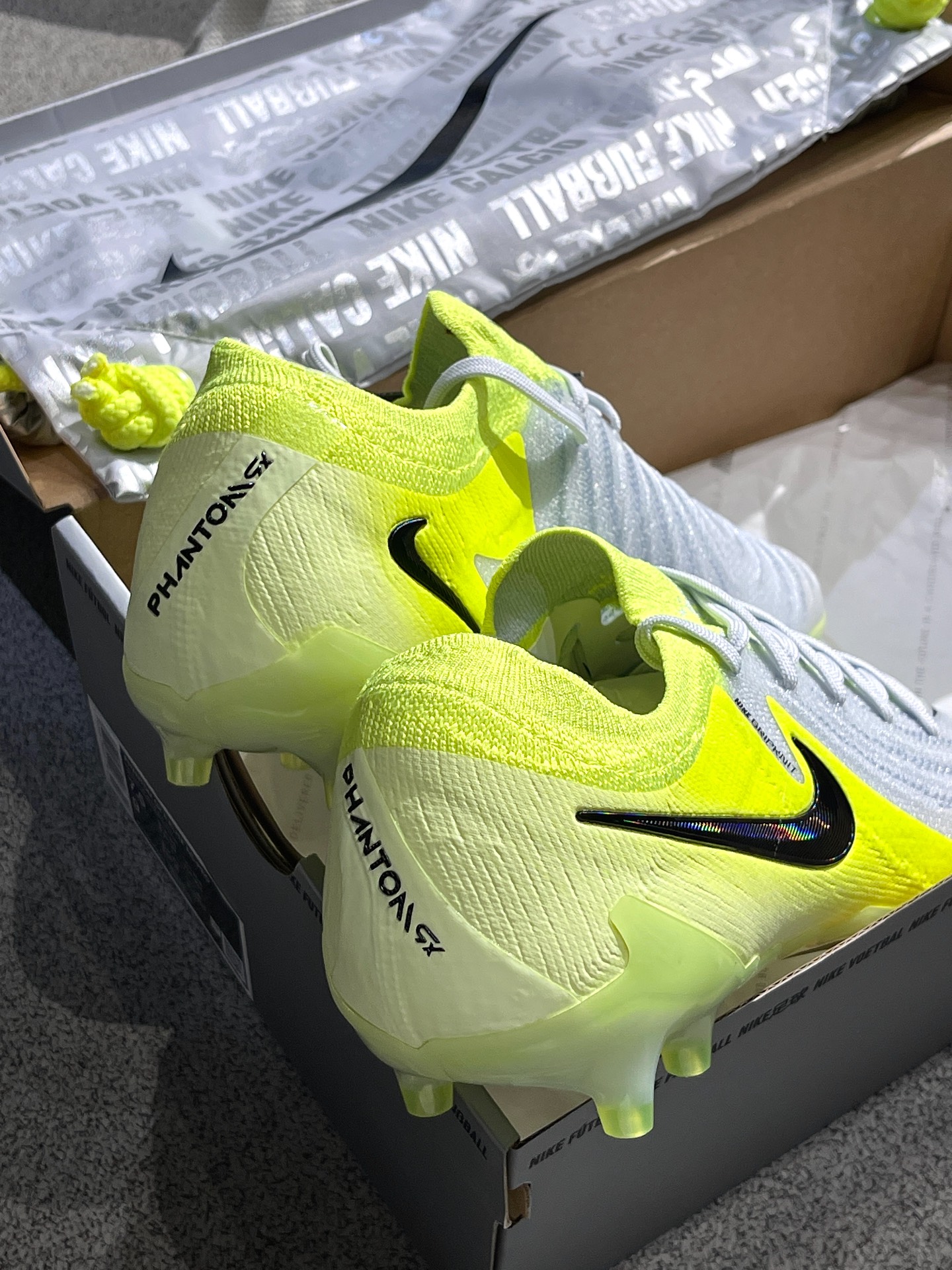 nike|phantom gx 2 elite 足球鞋 灰黄色实物开箱嘎嘎亮眼嗷