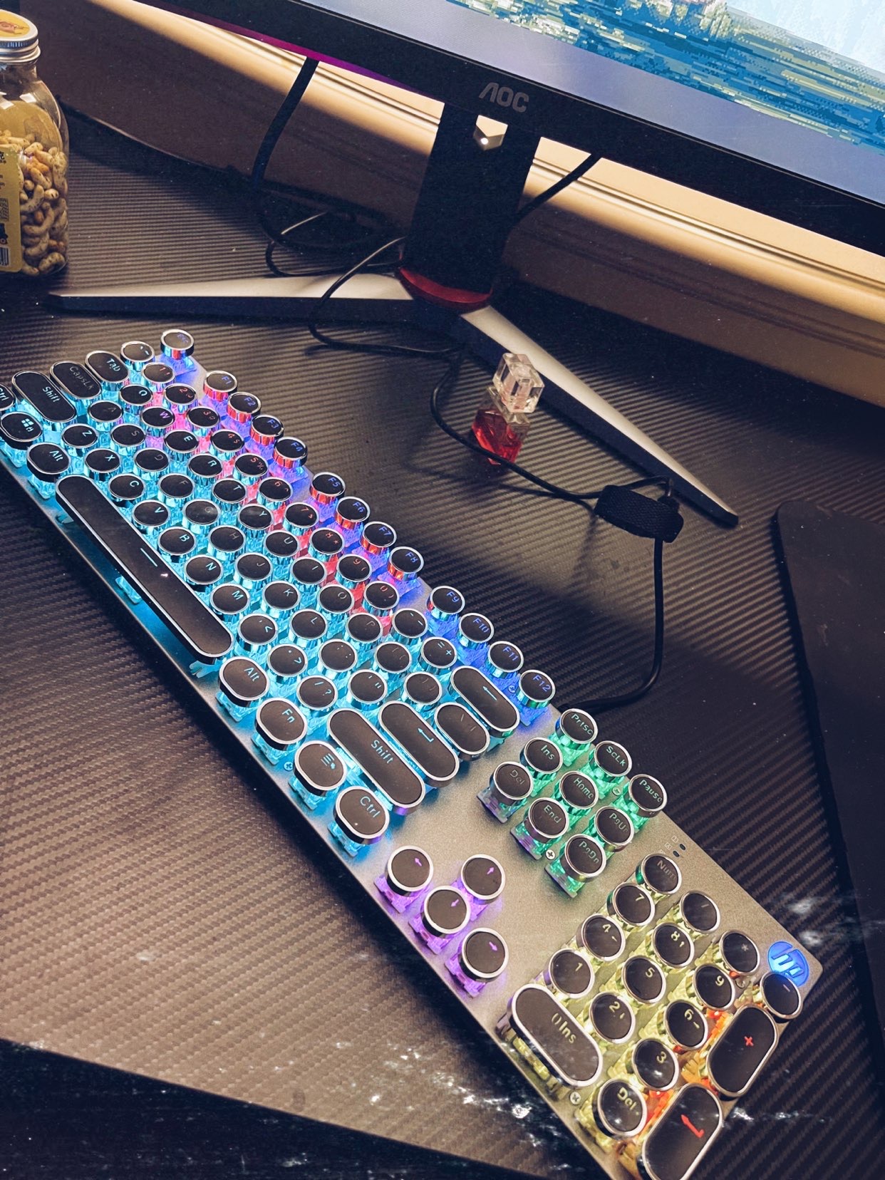 黑轴  朋克键盘图片朋克键盘手机真实拍照图片朋克造型的机械键盘图片