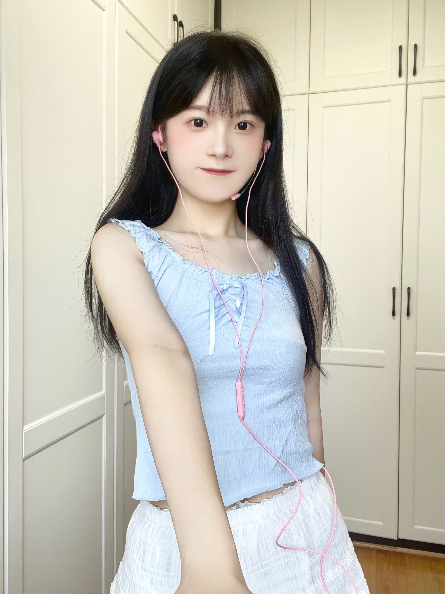 线耳机还是给足了我安全感 有时还能当穿搭的配饰 梦回千禧年就是说