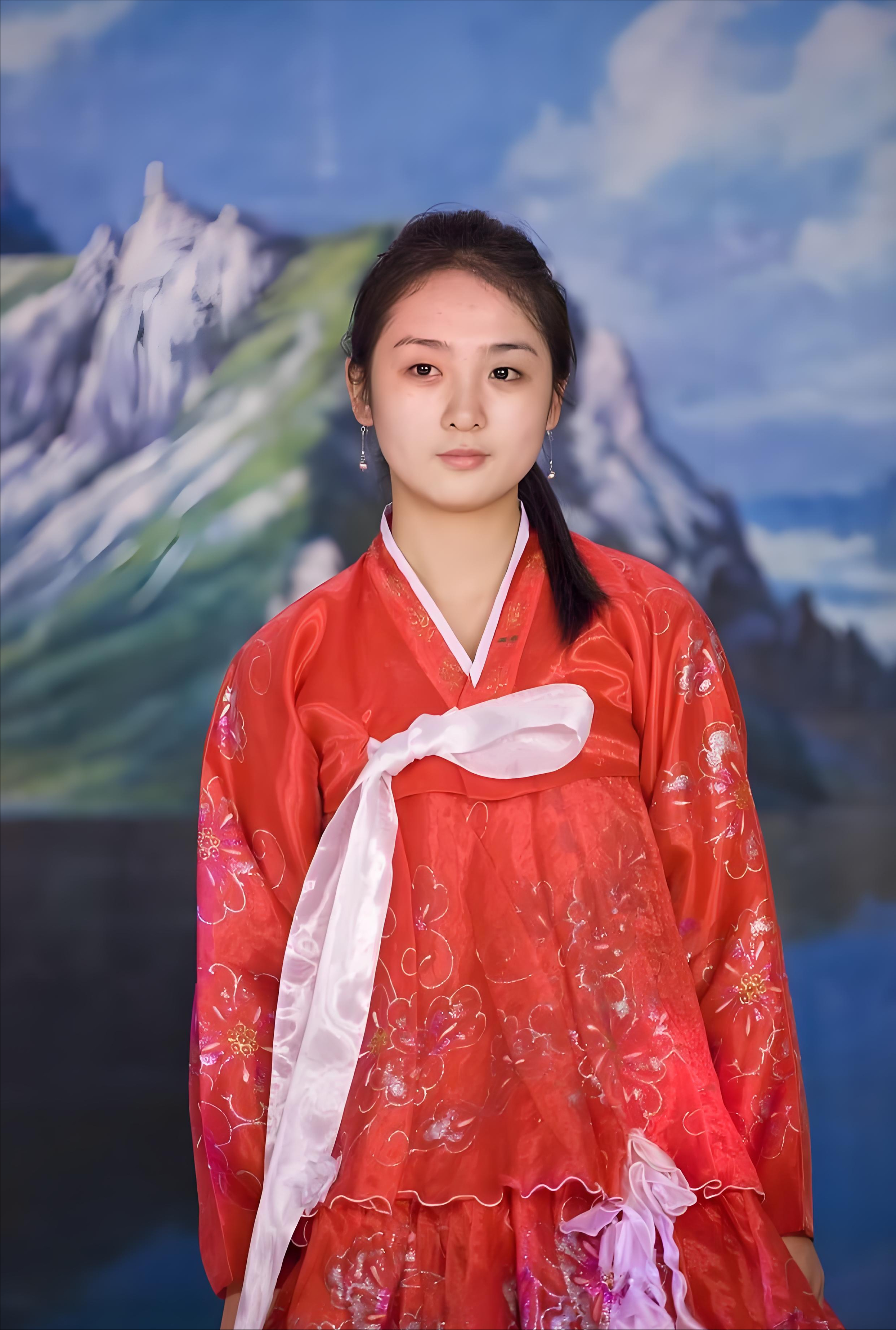 朝鲜姑娘远嫁中国,2年后回朝鲜探亲,弟弟:回你离不开的中国