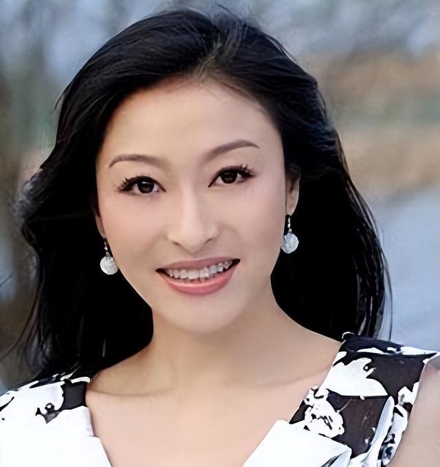 回顾舒高:歌手转型主持人,与李湘竞争,遇米丘获新生现家庭幸福