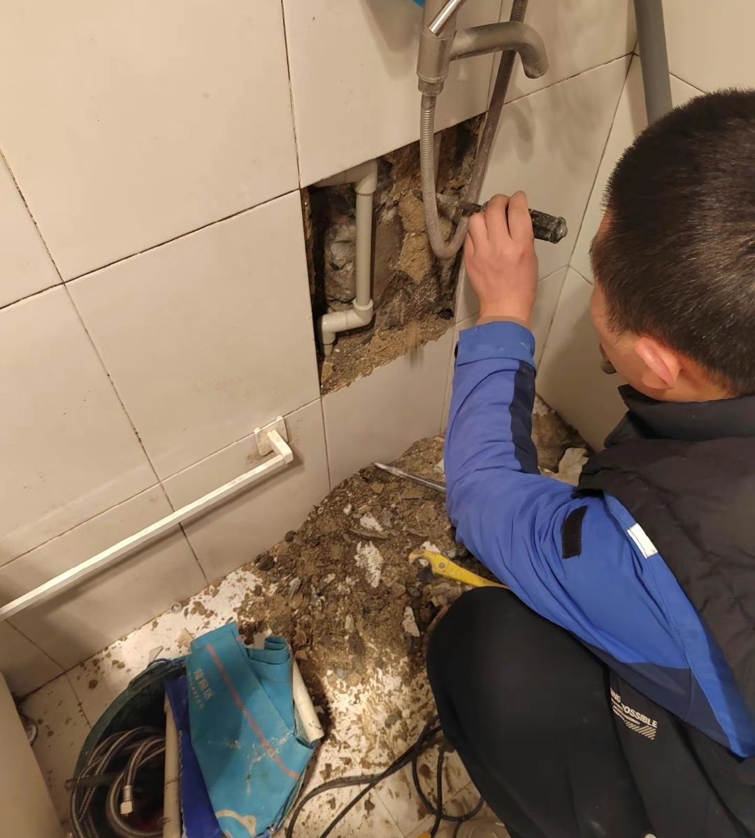 屋面防水补漏：构筑家庭守护神的温馨港湾