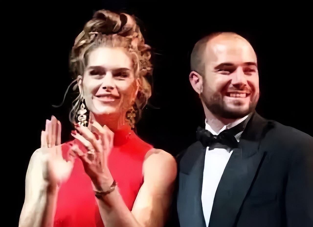 阿加西有福气!跟波姬小丝离婚,迎娶美女冠军,恩爱21年儿女双全