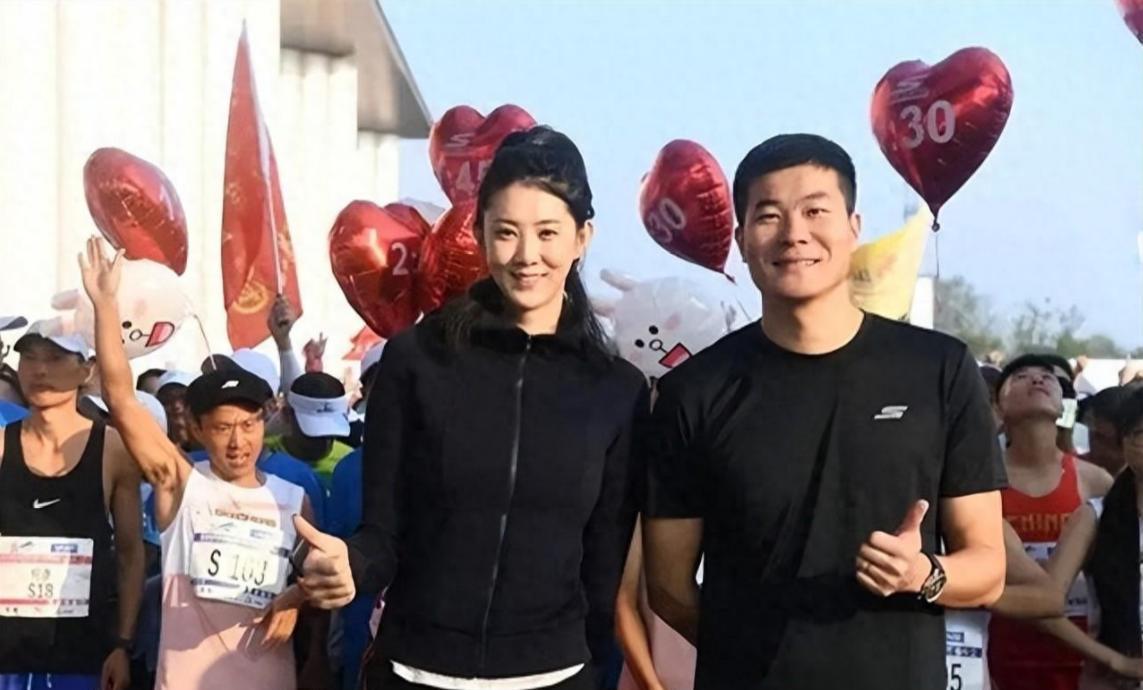 女排名将薛明:退役后经营花店,曾与央视编导闪婚后迅速离婚,现状如何?