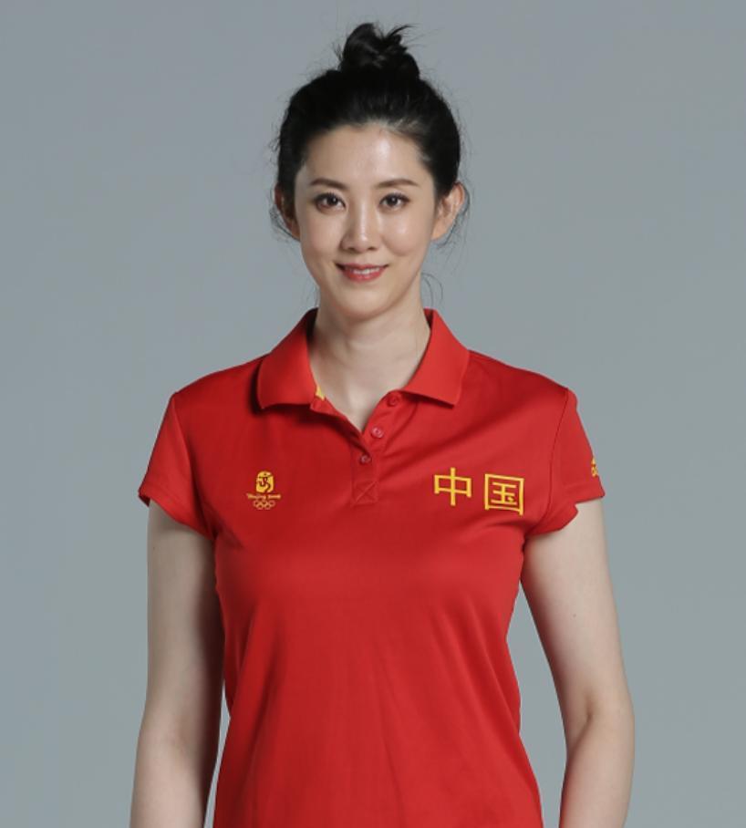 女排名将薛明:退役后经营花店,曾与央视编导闪婚后迅速离婚,现状如何?