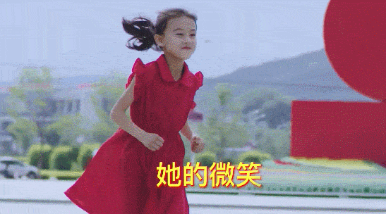 铁嘉欣"一笑成名",父母拒绝百万签约,千金难买我愿意!