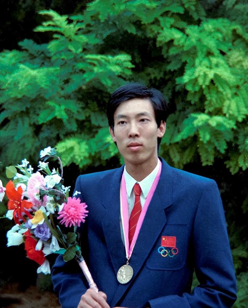 跳高名将朱建华:退役后移居美国,为养家又回中国,如今过得咋样?