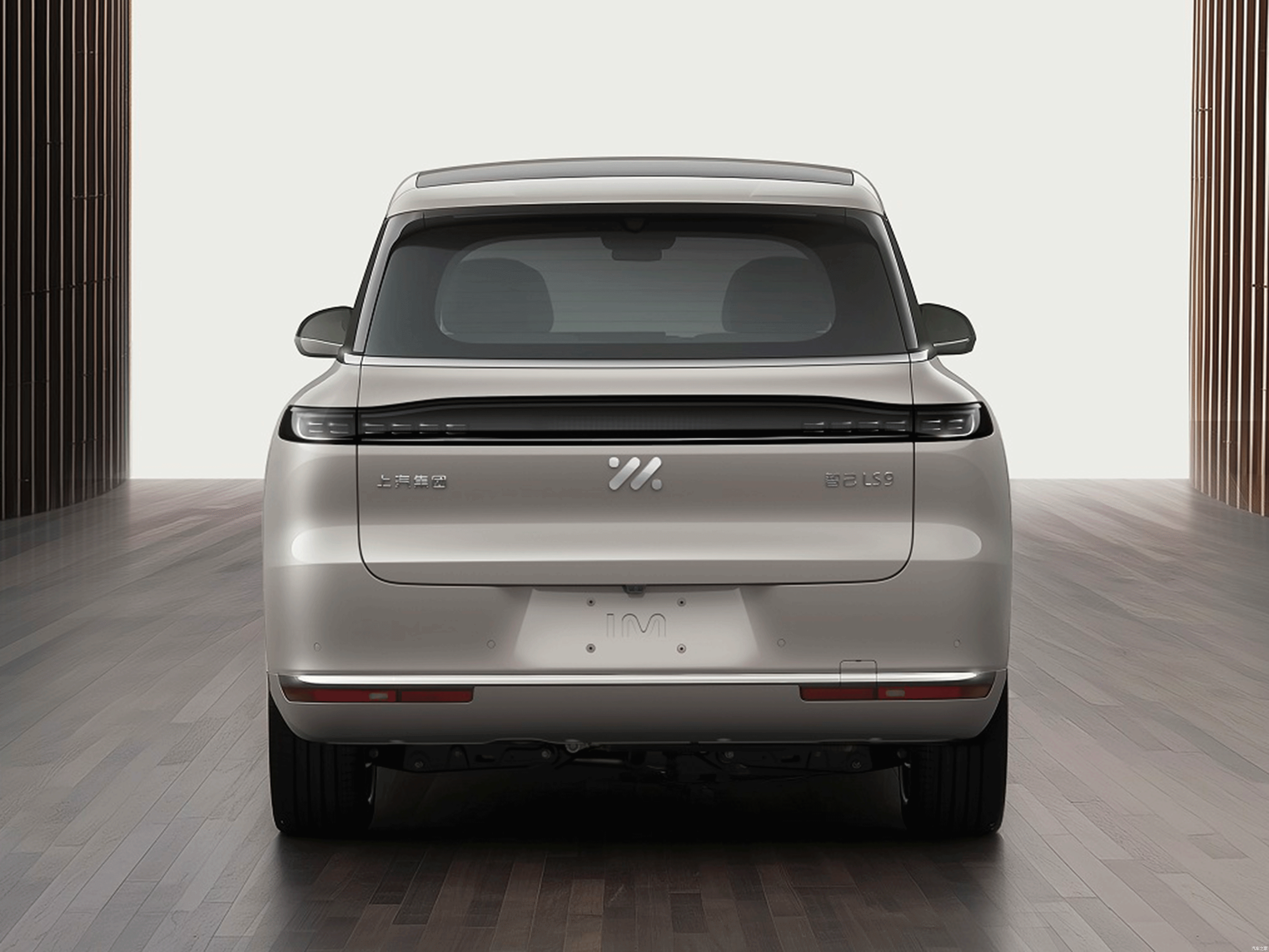 陆家嘴大揽胜来了！智己LS9如何挑战新能源豪车的传统格局？-有驾