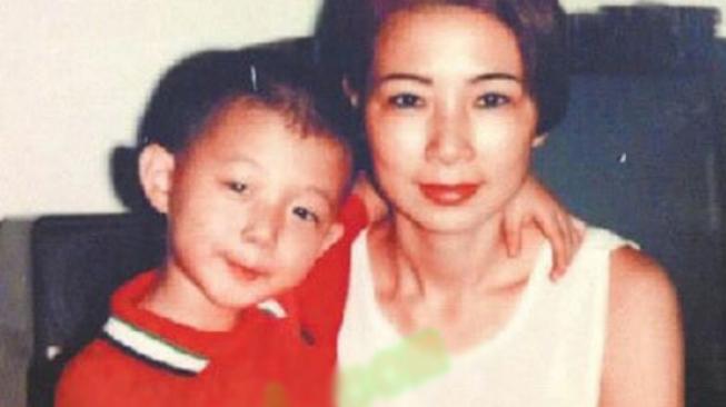 霍尊为何跟陈露分手?看看他爸爸就明白了