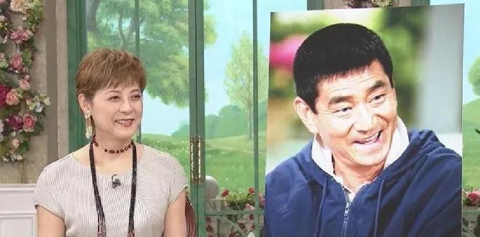 高仓健:65岁起和小32岁保姆一起生活,40亿日元的遗产也都给了她