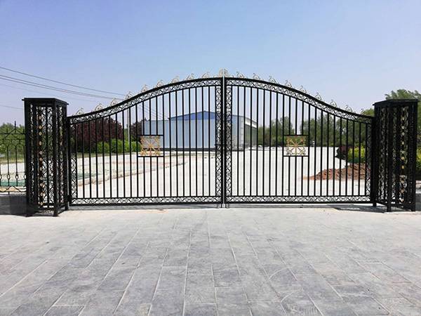 铁艺大门翻新指南让旧门焕发新生