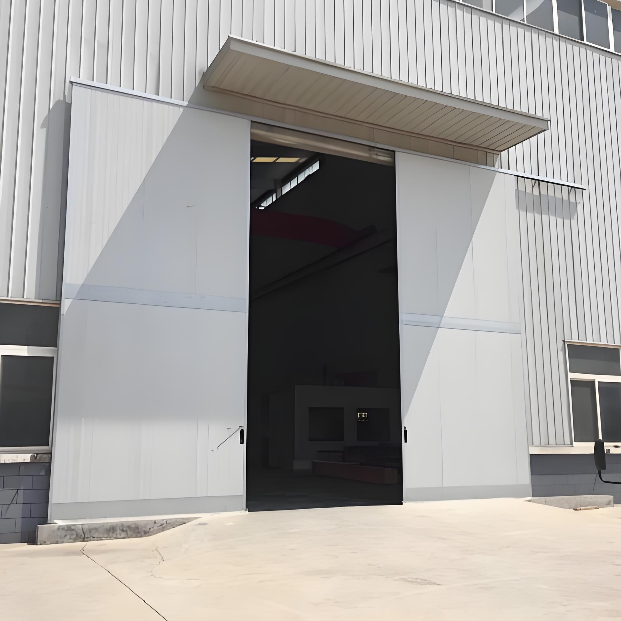 1 安全卫士:首先,工工厂大的金属门侧边还有一个小一号的门洗煤车间