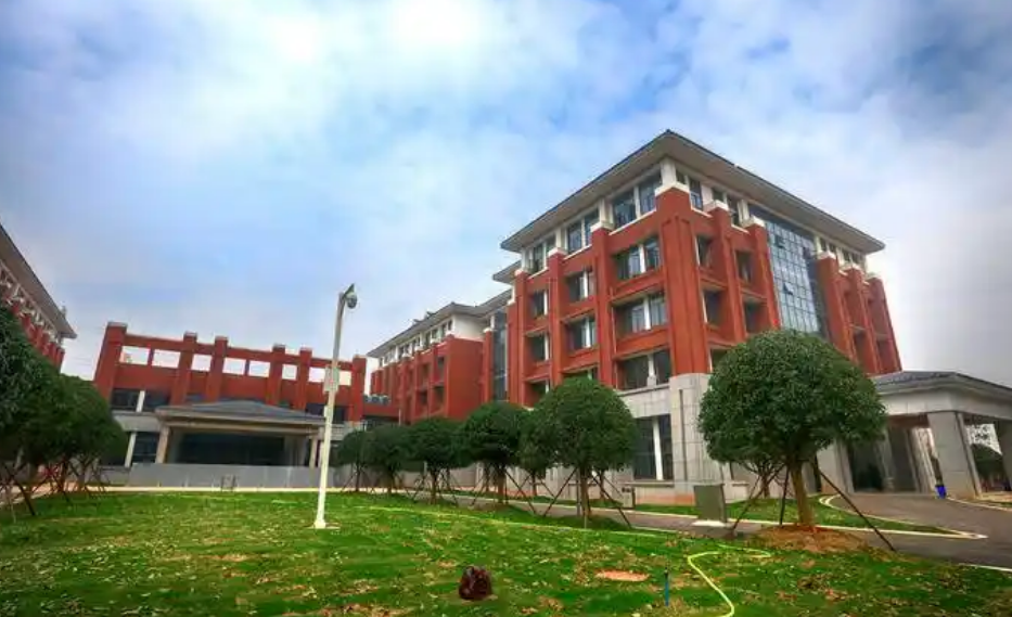 长沙汽车工业学校,报名流程,学费减免贫困生政策