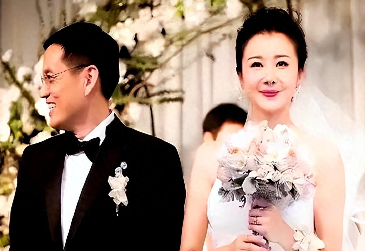 孙菲菲怒揭史宏丑闻:养家反被辱,女儿亲子鉴定竟遭质疑?