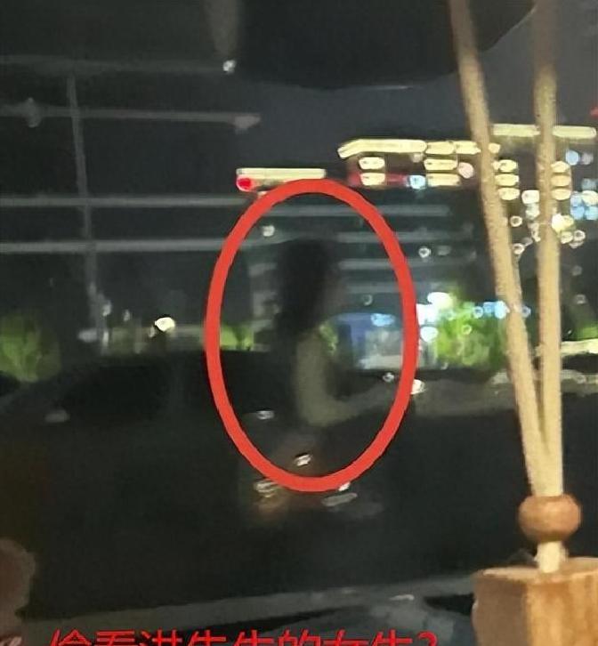 西安男子更衣室被女生误闯,要求道歉遭群嘲,网友吵翻了!